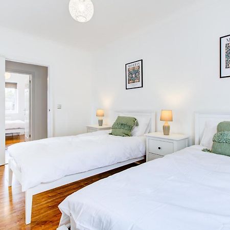 Stylish Two Bedroom Apartment With Free Parking! Romford Exteriér fotografie